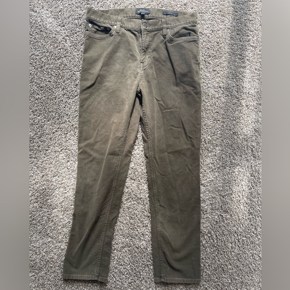 Men’s banana republic “the traveler” slim fit dark olive/brown pants